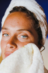 Tudo o que precisa de saber sobre óleos de limpeza e como usar - MPL beauty