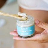 Cardamom: natural toothpaste
