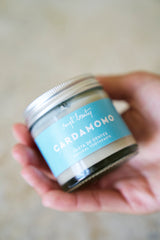 Cardamom: natural toothpaste